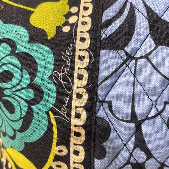 Disney Vera Bradley Duffle in Where’s Mickey - NWT Retired Design - Picture 3 of 10